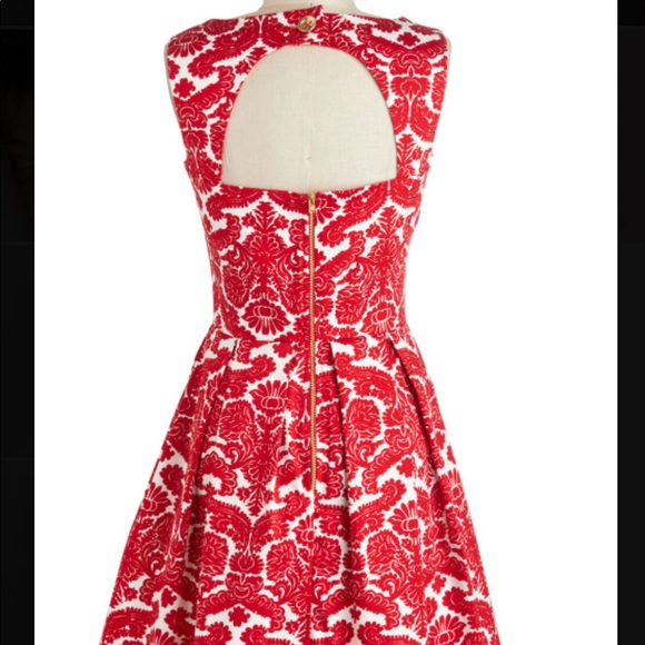 Ain’t We Haute Fun? Dress in floral - Picture 2 of 3